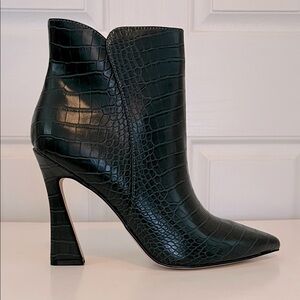 Nine West Torrie Green Ankle Bootie Size 10